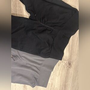 OQQ Black and Gray Leggings Size Large